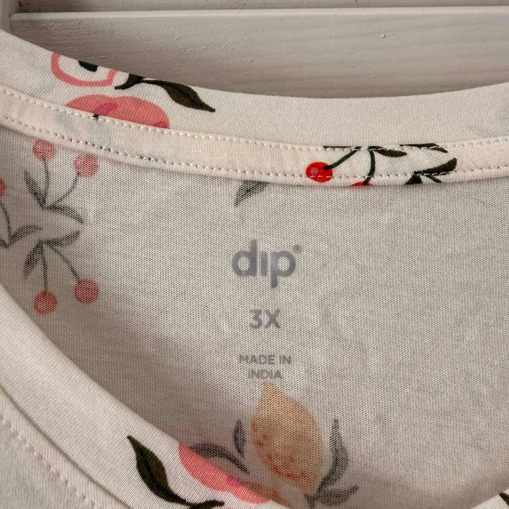 dip Multicolor Floral V-Neck Tee - Picture 2 of 3